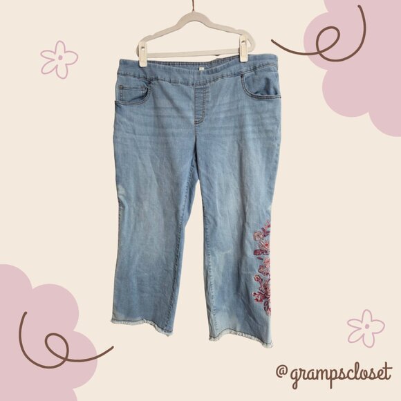 Pioneer Woman Embroidered Capris XL - Picture 1 of 3